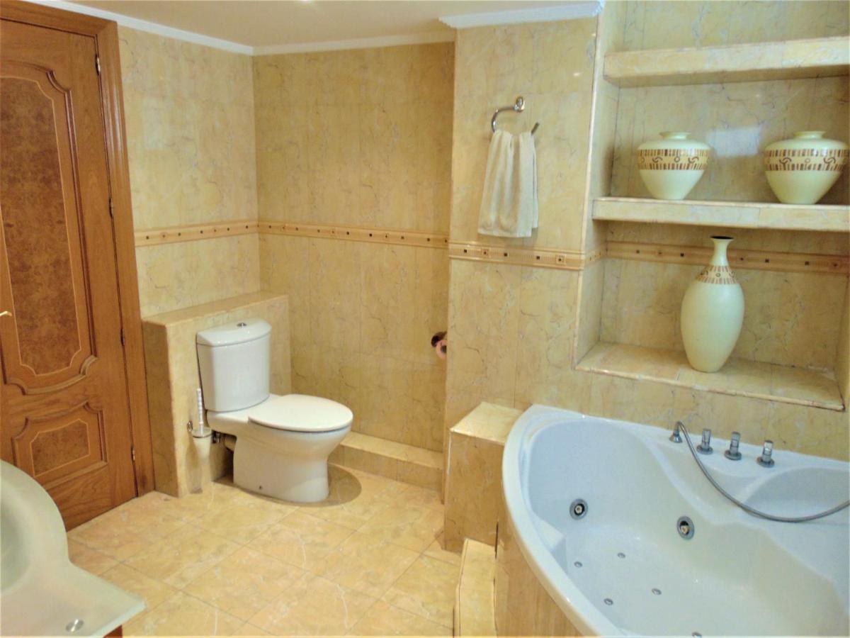 Beachfront, Two Bed- & Bathrooms, Private Parking Fuengirola Εξωτερικό φωτογραφία