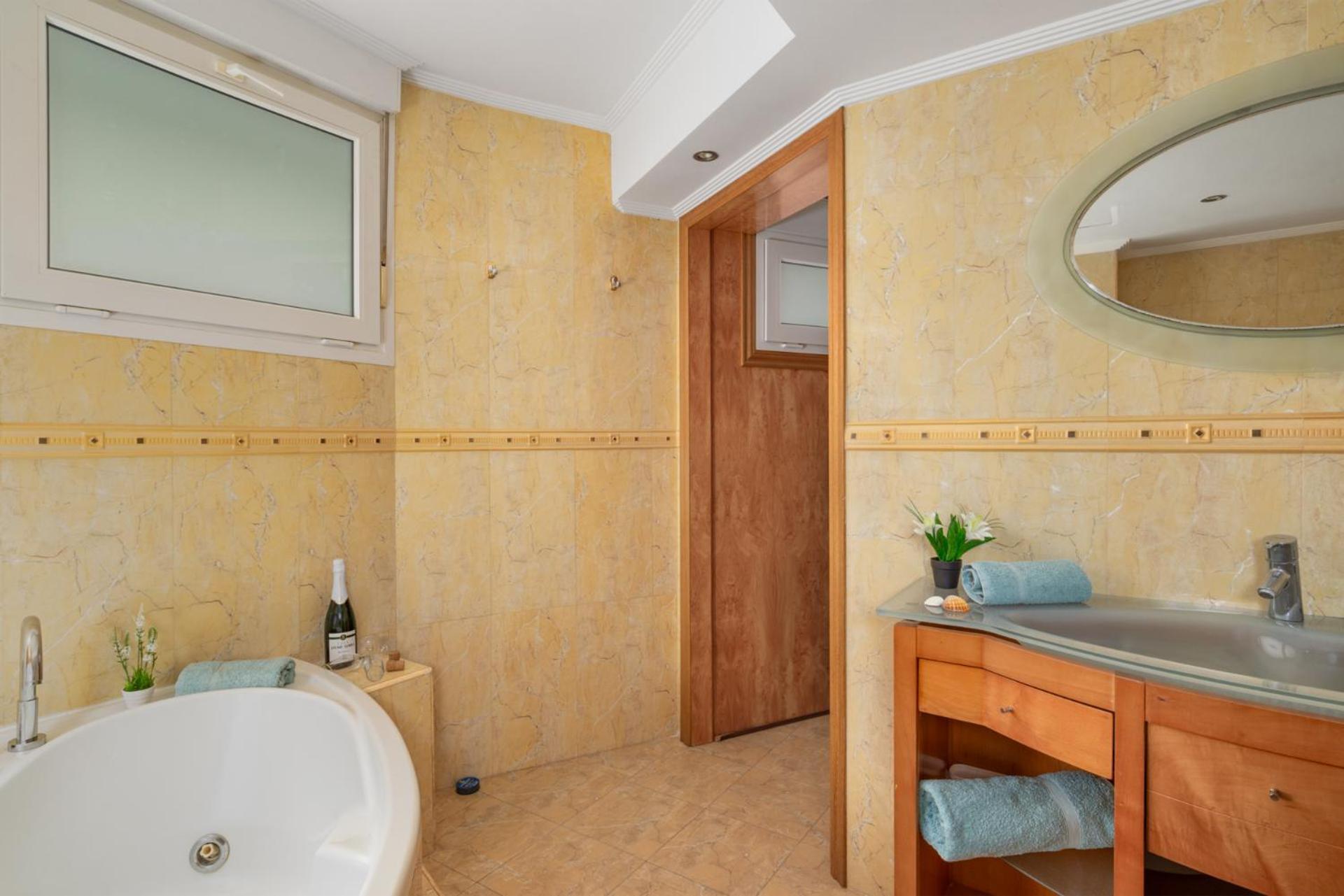 Beachfront, Two Bed- & Bathrooms, Private Parking Fuengirola Εξωτερικό φωτογραφία